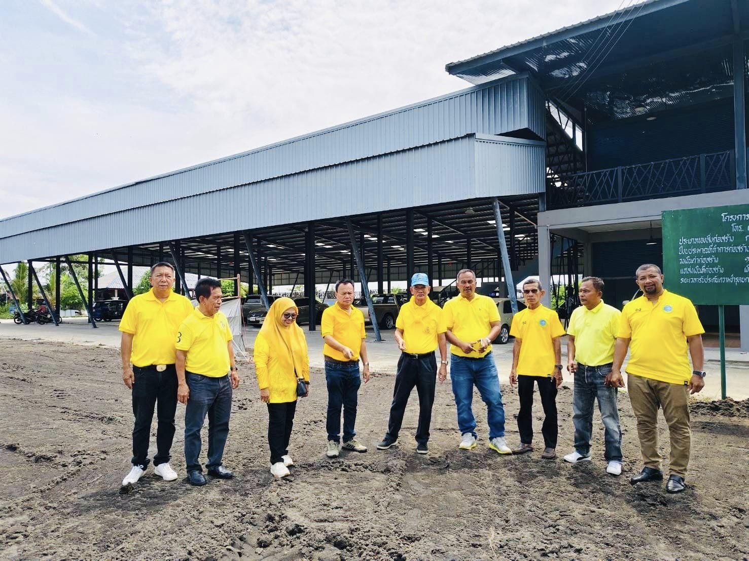 ลงพื้นที่ตรวจตลาดการค้าชายแดนตากใบ(หน้าด่านศุลกากรตากใบ) เพื่อดำเนินการปรับปรุงภูมิทัศน์ให้มีความสวยงาม เป็นระเบียบเรียบร้อยและจะเป็นตลาดการค้าชายแดนตากใบในอนาคตต่อไป