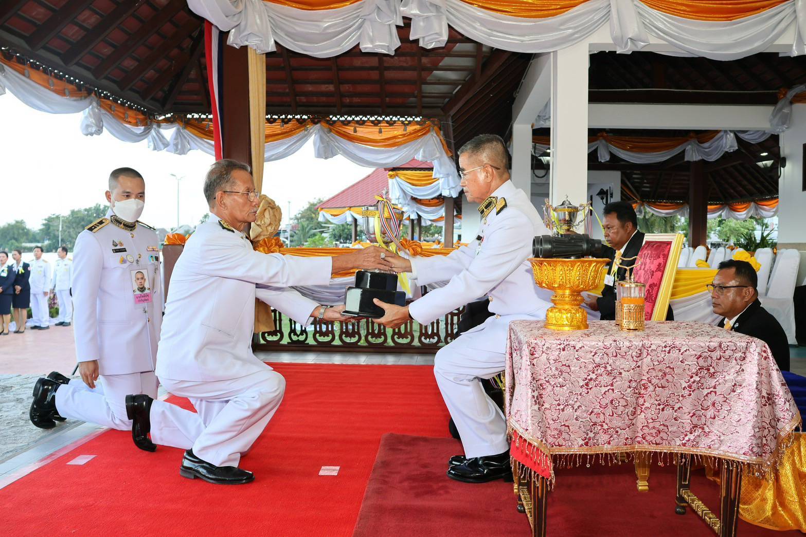 การแข่งขันเรือชิงถ้วยพระราชทานหน้าพระที่นั่ง งานของดีเมืองนรา ประจำปี 2567