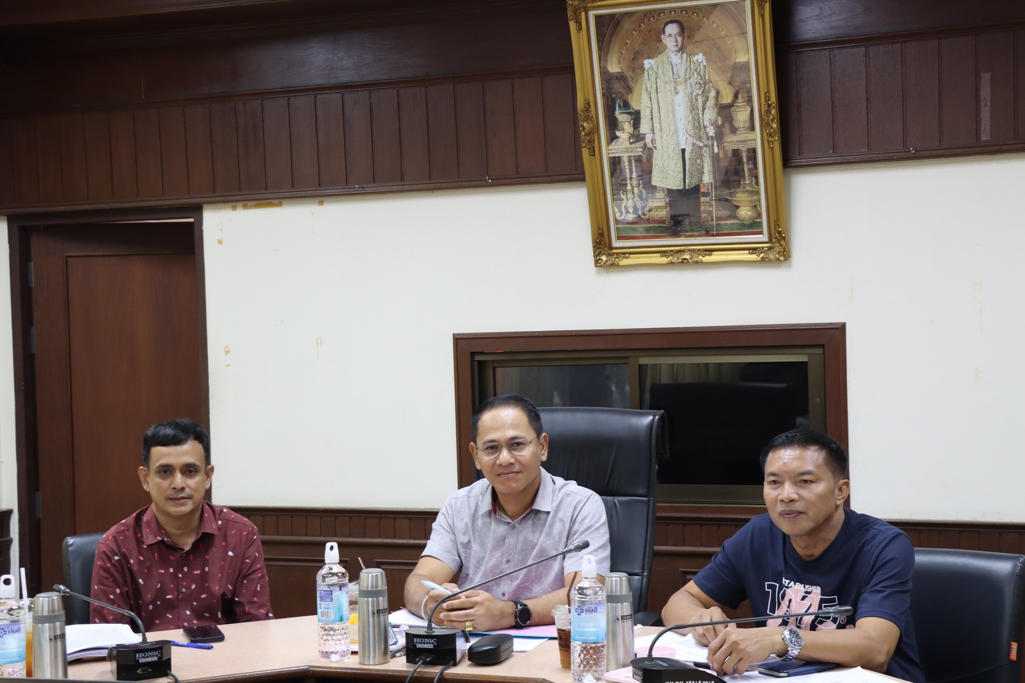 ประชุมชี้แจงคำขอรับการจัดสรรงบประมาณตามแผนการขับเคลื่อนเศรษฐกิจภายใต้กรอบวงเงิน 157,000 ล้านบาท ผ่านระบบZoom Meeting