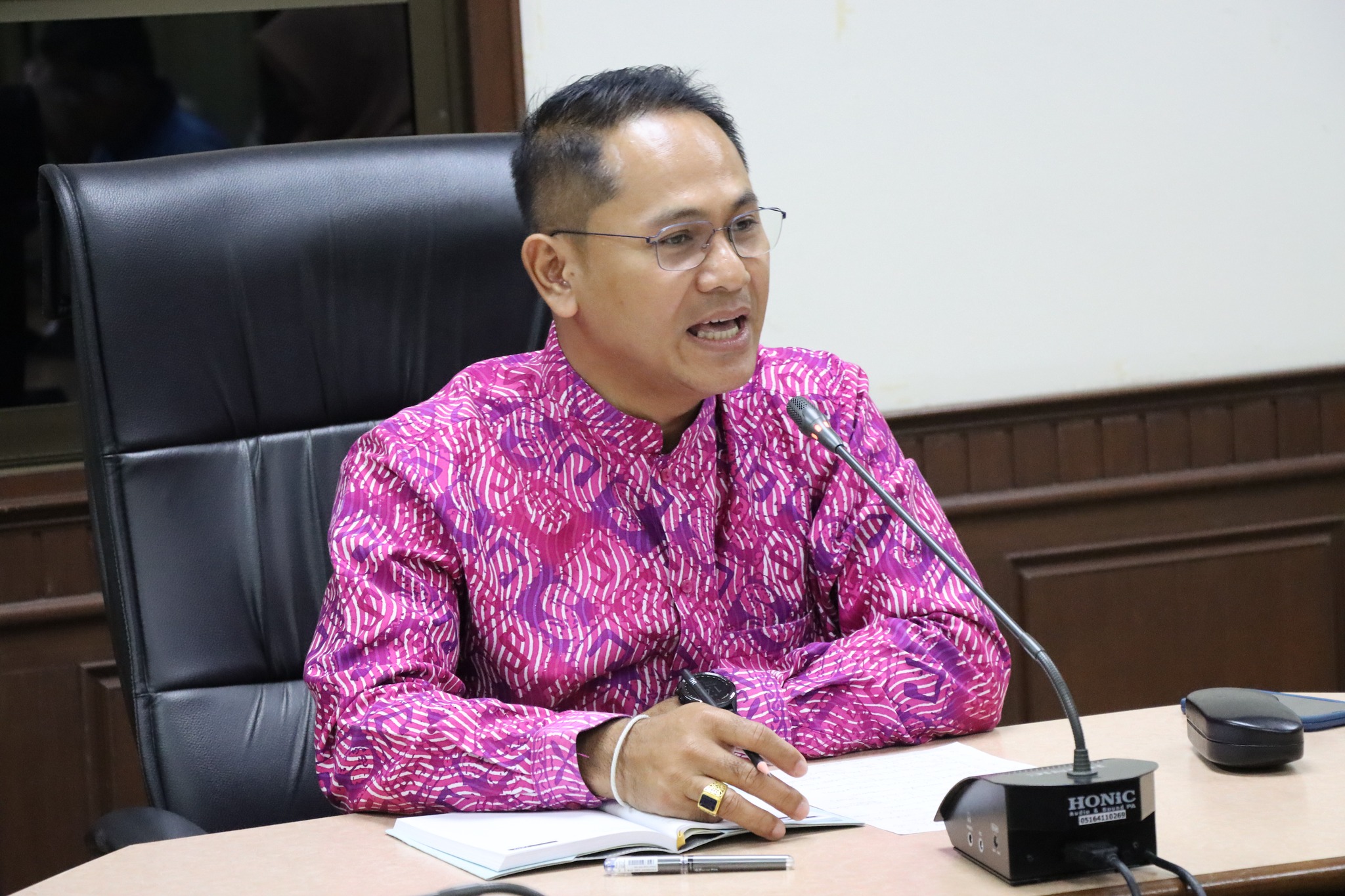 ประชุมปรึกษาหารือข้อราชการต่างๆ ที่เกี่ยวกับการปฏิบัติงาน