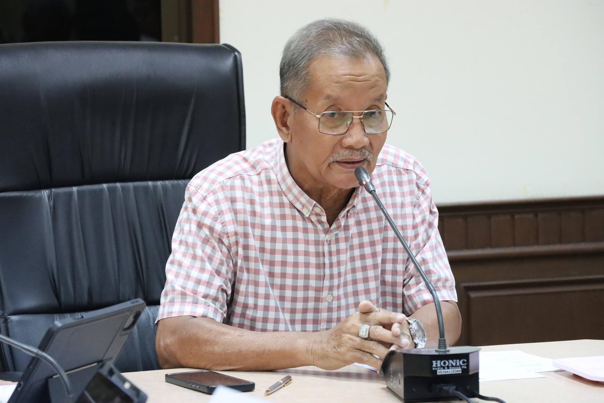 ประชุมปรึกษาหารือแนวทางแก้ไขปัญหาสัตว์เลี้ยงที่ปล่อยเพ่นพ่านในที่สาธารณะเขตเทศบาล