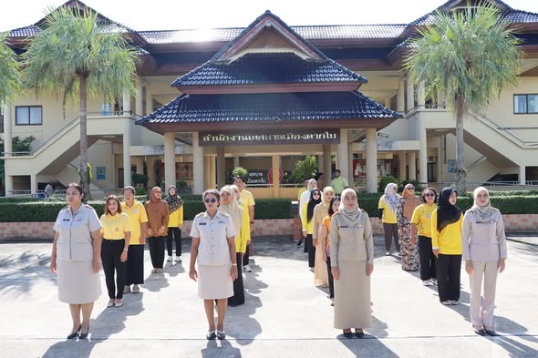 กิจกรรมเคารพธงชาติทุกวันจันทร์ สำนึกคุณ "ชาติ ศาสน์ กษัตริย์"