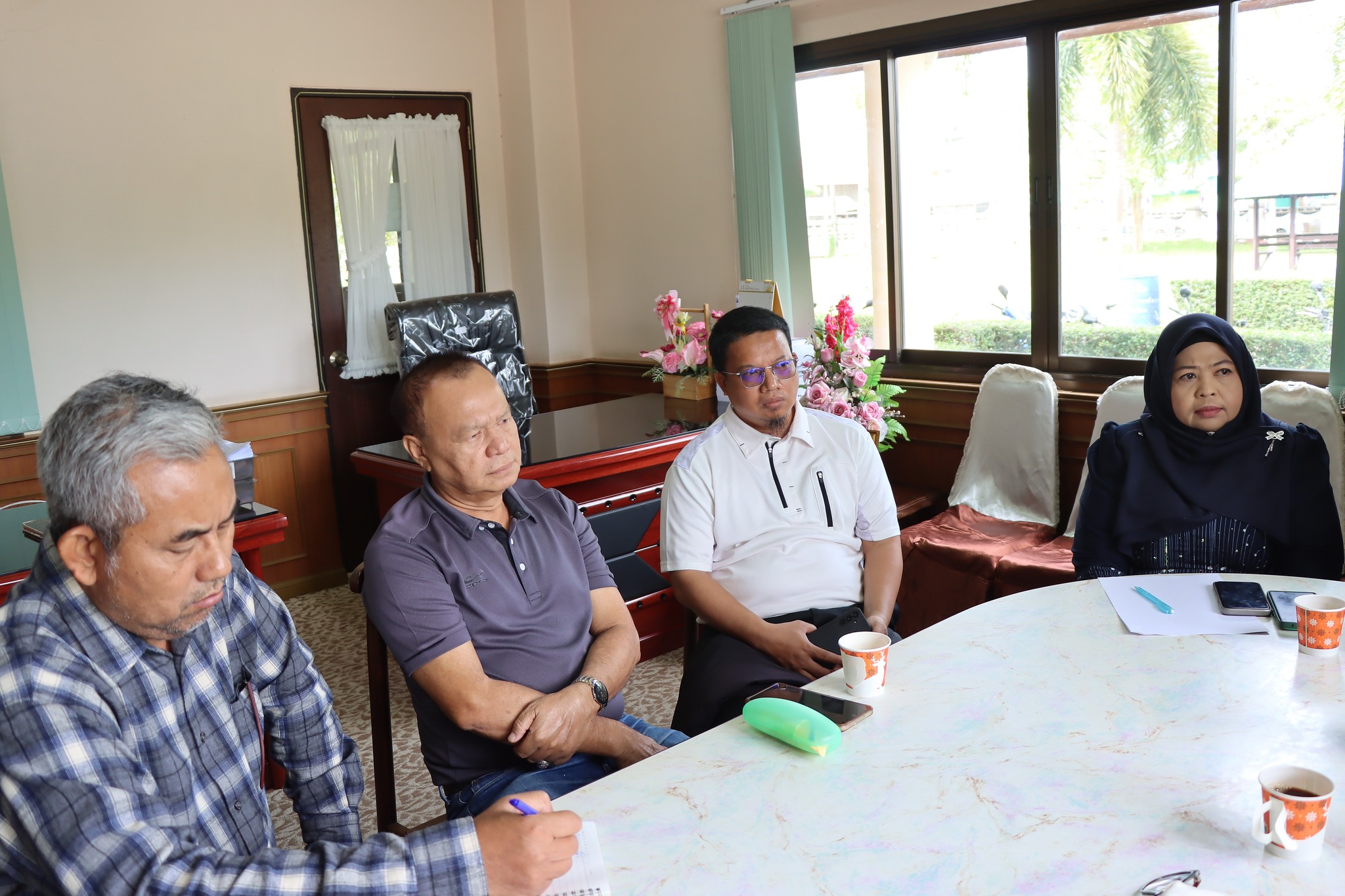 ประชุมปรึกษาหารือพร้อมลงพื้นที่บริเวณข้างวัดชลธาราสิงเห ทางไปท่าพรุ(ชุมชนบางน้อย) เพื่อหาแนวทางที่จะแก้ไขปัญหาสุนัขจรจัดในเขตเทศบาลเมืองตากใบ