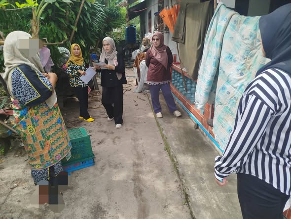 ด้ลงพื้นที่ออกไปสำรวจโรงงานฟาร์มไก่ในชุมชนฮูมอลานัส เพื่อตอบแบบสอบถามและทำแบบประเมินความพึงพอใจ เรื่องกลิ่นจากฟาร์มไก่ ให้กับชาวบ้านบริเวณฟาร์มไก่