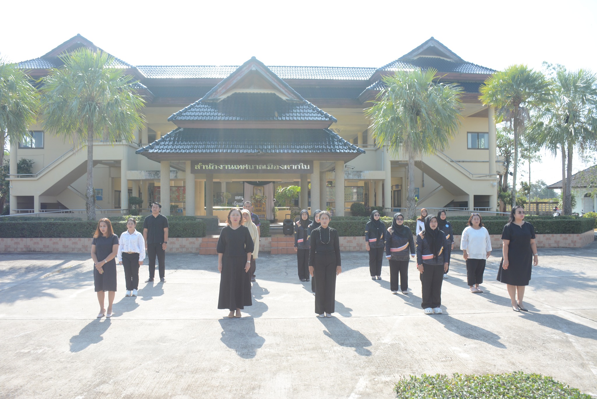 จัดกิจกรรมเคารพธงชาติทุกวันจันทร์ สำนึกคุณ "ชาติ ศาสน์ กษัตริย์" เพื่อเสริมสร้างจิตสำนึกต่อสถาบันชาติ ศาสนา พระมหากษัตริย์และการเป็นข้าราชการที่ดี