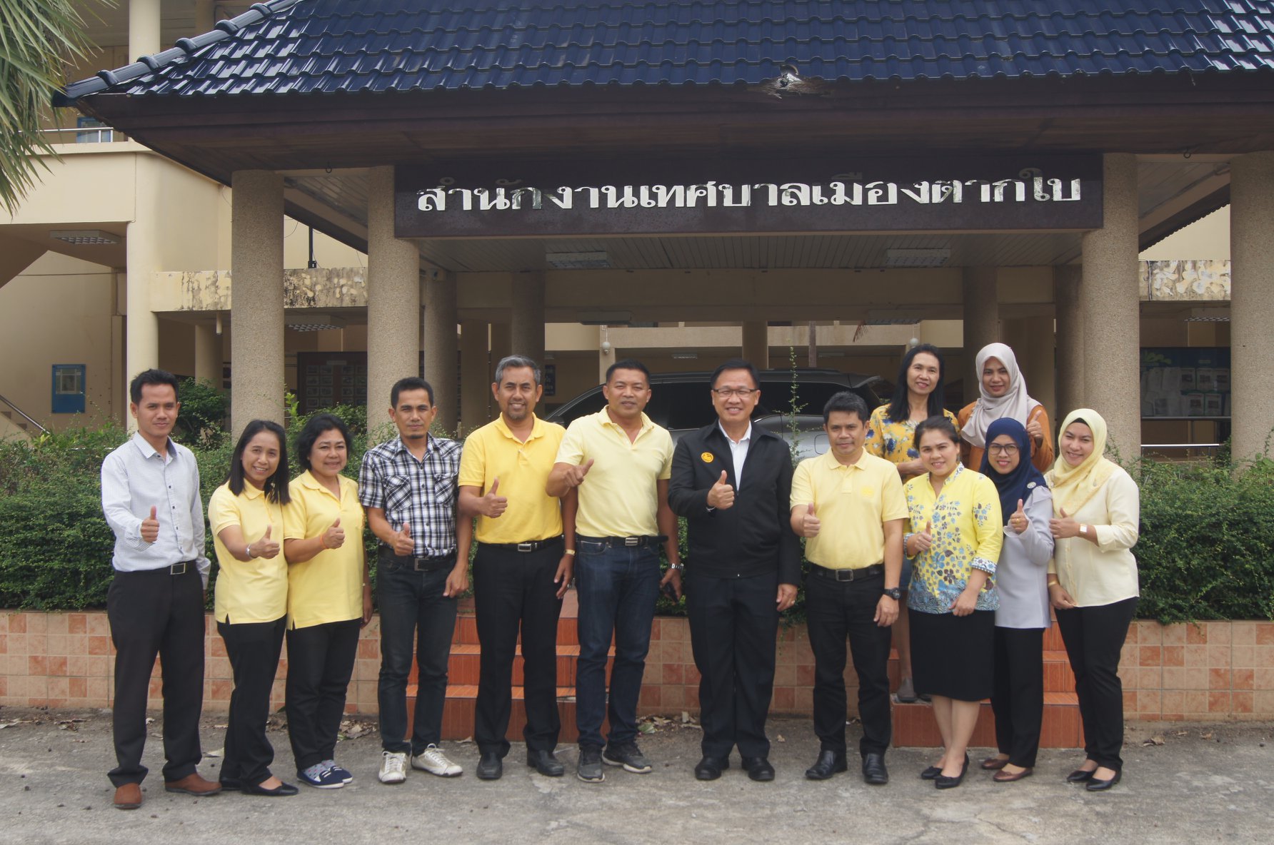 เข้าตรวจเยี่ยมและให้กำลังใจเจ้าหน้าที่ผู้ปฏิบัติงาน