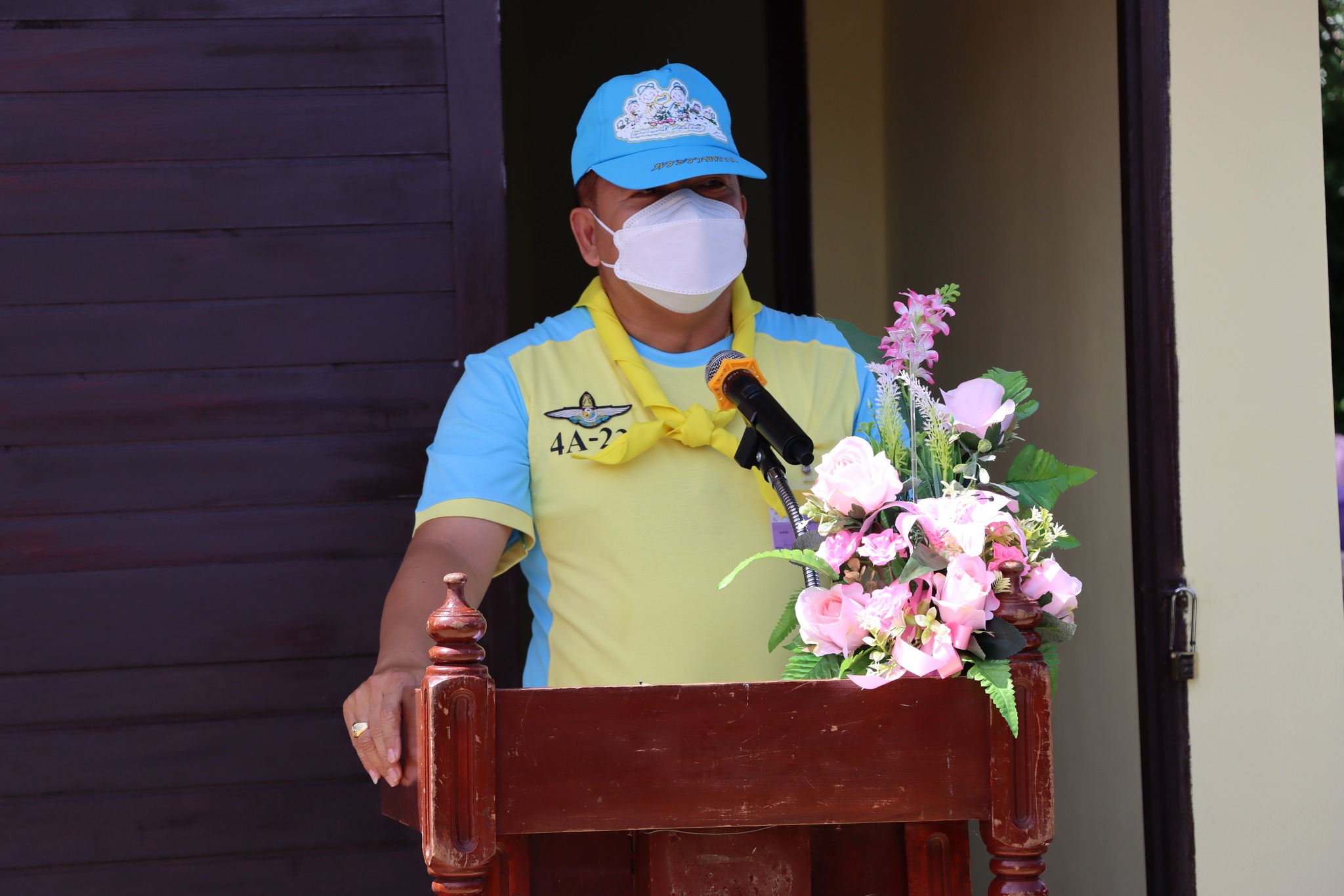 พิธีส่งมอบบ้านให้ครัวเรือนตกเกณฑ์เป้าหมาย มิติความเป็นอยู่ ตามโครงการขจัดความยากจน และพัฒนาคนทุกช่วงวัยอย่างยั่งยืน ตามหลักปรัชญาของเศรษฐกิจพอเพียง Narathiwat Happiness Model : คนนราธิวาส ไม่ทิ้งใครไว้ข้างหลัง