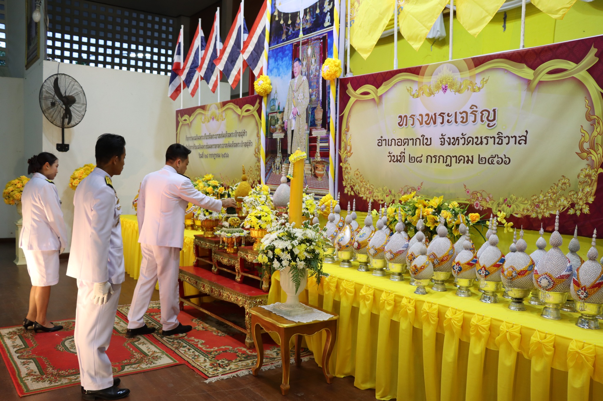 ร่วมพิธีวางพานพุ่มและจุดเทียนถวายพระพรชัยมงคล  เนื่องในโอกาสวันเฉลิมพระชนมพรรษา พระบาทสมเด็จพระปรเมนทรรามาธิบดี ศรีสินทรมหาวชิราลงกรณ พระวชิรเกล้าเจ้าอยู่หัว 